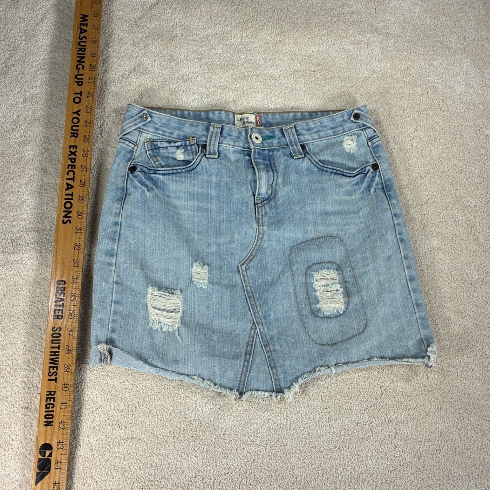 Levis Jeans Womens Light Wash Distressed Denim Mini Skirt Paisley Size 9 Y2K